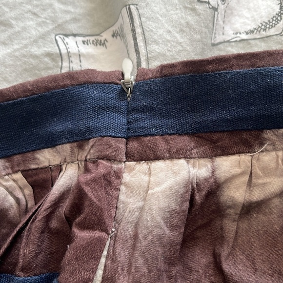Skirt from Anthropologie. Barely worn. Side zip, pockets, lined. Soft material. - Picture 3 of 6